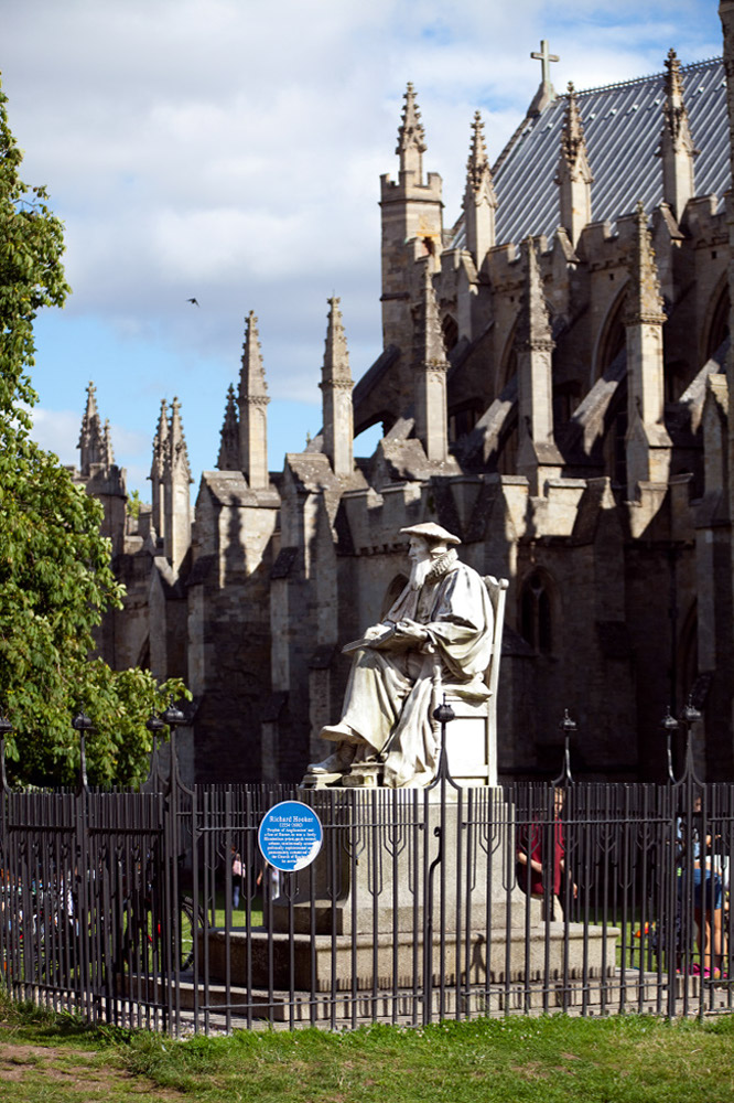 %_tempFileNameexeter-town-statue-exeter-cathedral%