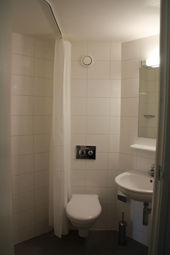 %_tempFileNameexeter-residence-en-suite-bathroom%