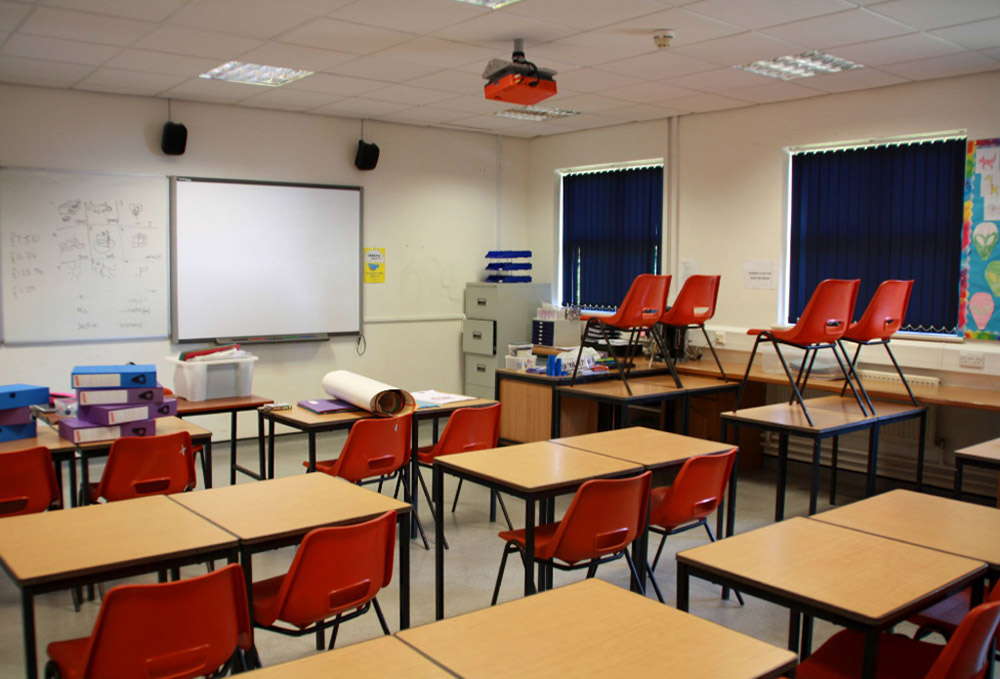 %_tempFileNameteignmouth-campus-classroom-from-inside%